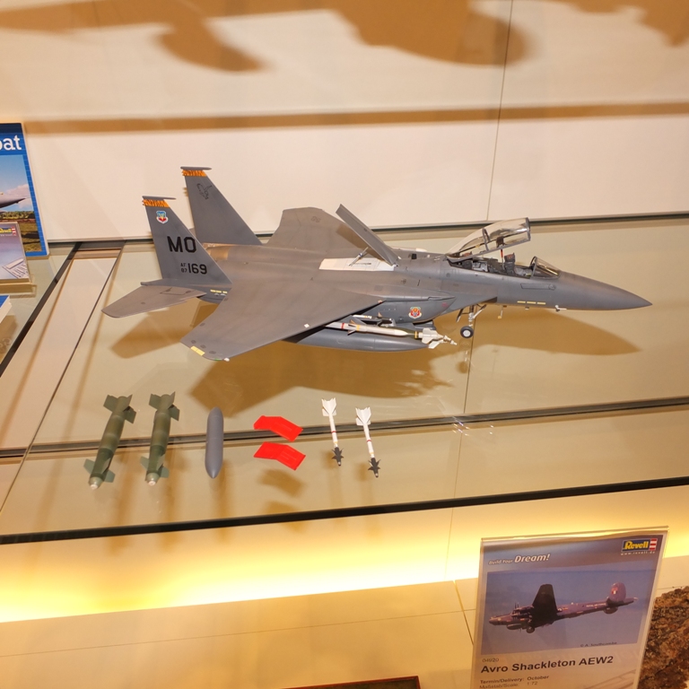 revell_37_of_94.jpg