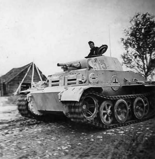 Panzer_II_Ausf_J_VK1601_1942.jpg