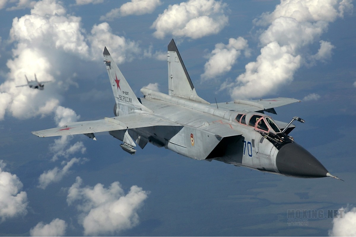 Russian_Air_Force_MiG-31_inflight_Pichugin.jpg
