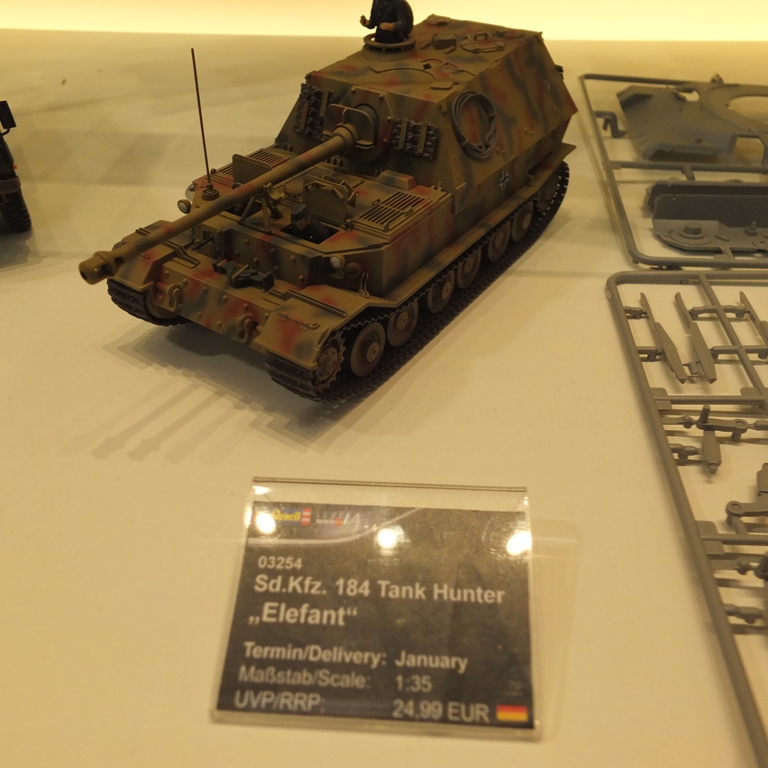 revell_03_of_44.jpg