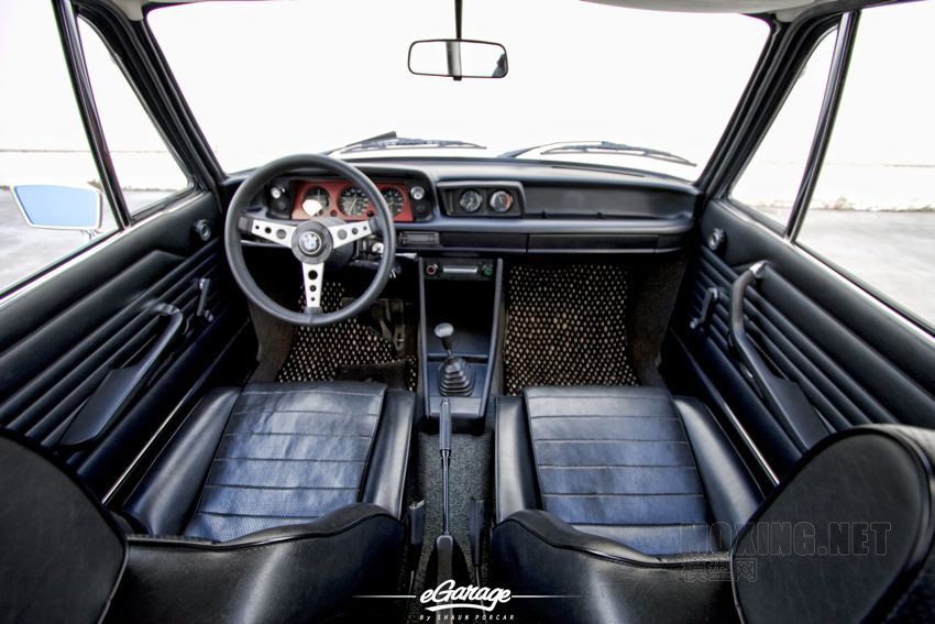 BMW-2002-Turbo-Interior.jpg