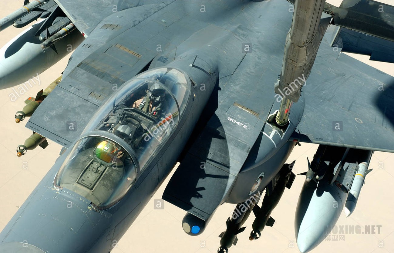 over-iraq-an-f-15-strike-eagle-recieves-fuel-from-a-kc-10-during-a-A38EWB.jpg