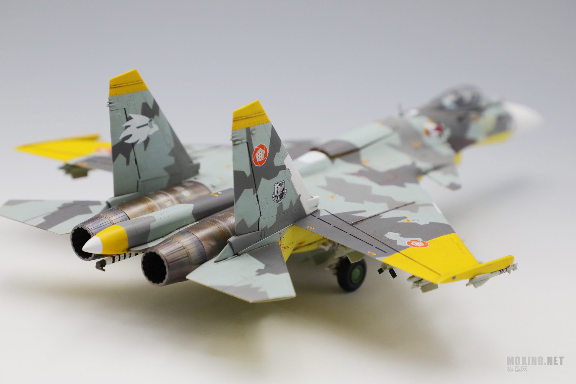 Su33-08.JPG