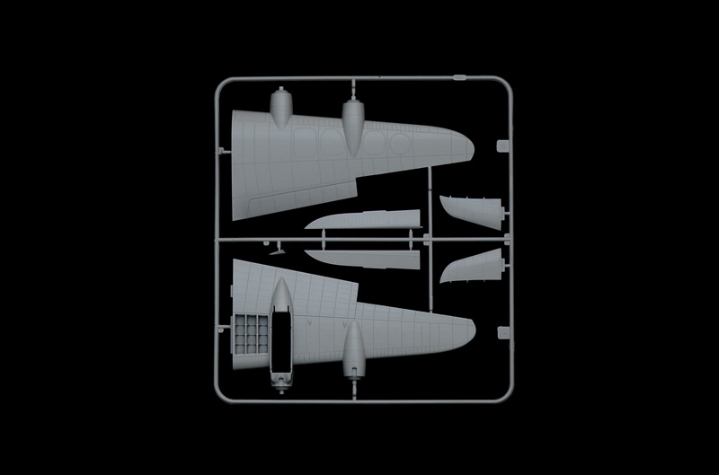 伊达雷利新品-1/72肖特"斯特林"重型轰炸机(1335)