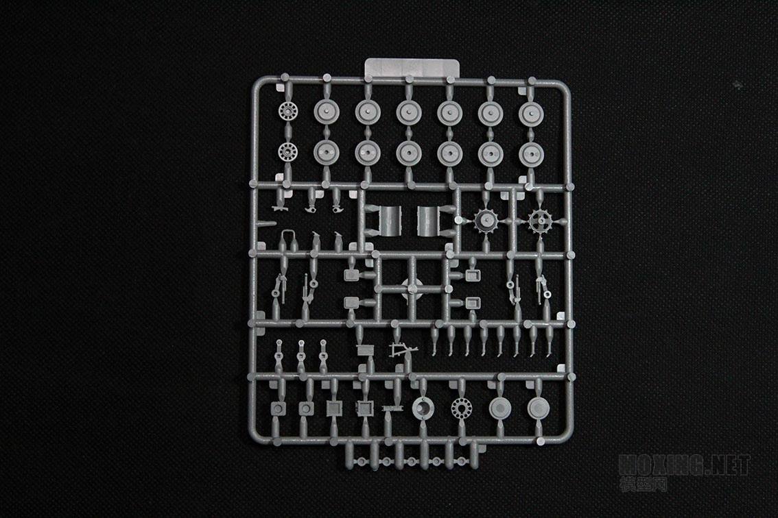 搜模阁-1/72俄罗斯T-80B主战坦克(UA72024)