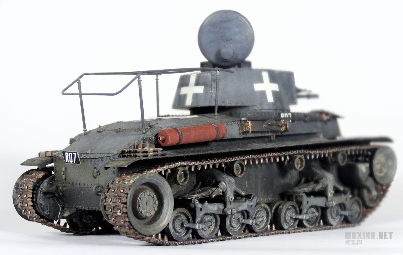 [制作评测]威骏-1/35德国35(t)无线电指挥坦克(CB35205)