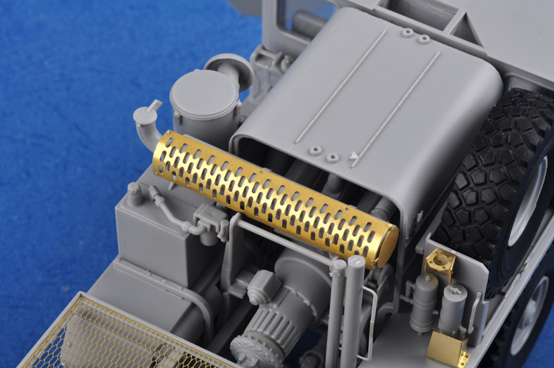 号手新品-1/35美国M983重型牵引车(爱国者配套)(TR01021) 
