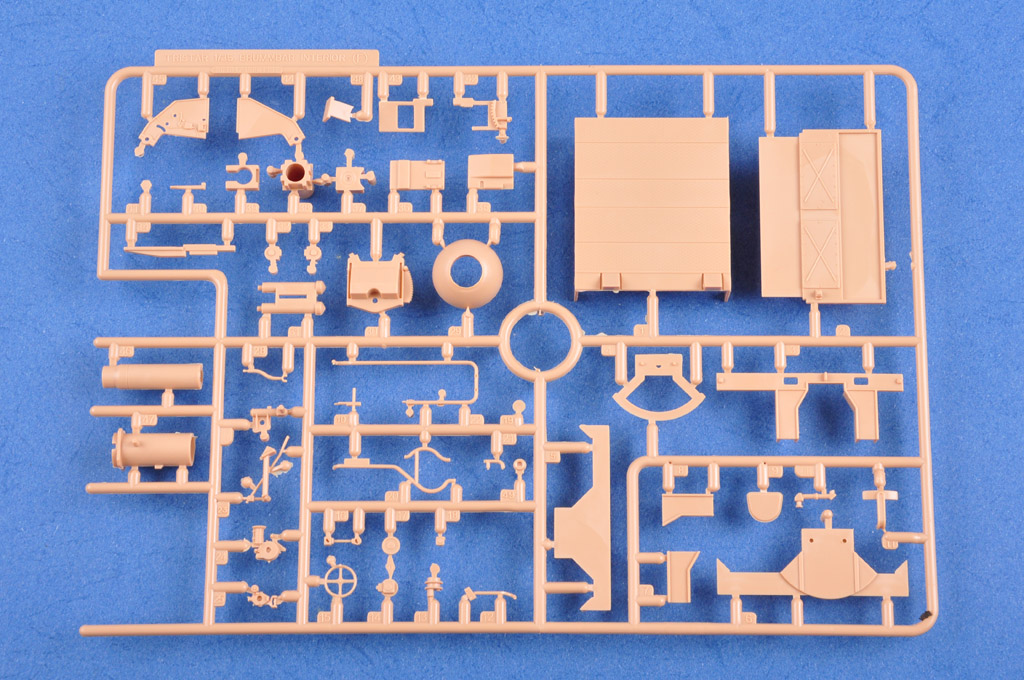 HOBBYBOSS新品-1/35德国四号突击坦克早期型(中期生产)(80135)