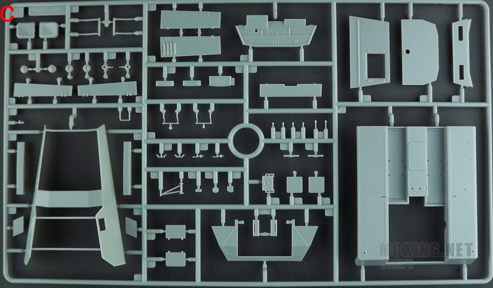 [模型网评测]威骏-1/35德军SWS四联高炮(全内构)(CB35213)