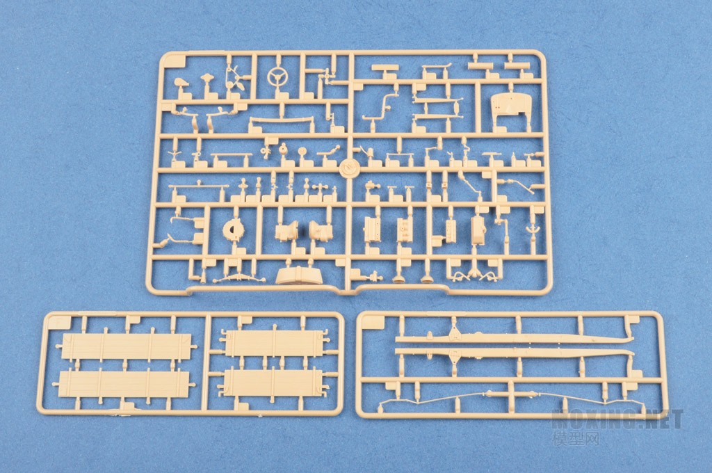 小号手新品-1/35苏联GAZ-AAA卡车(83837)