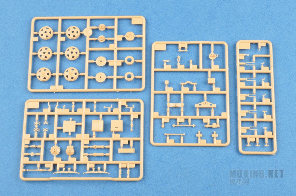 小号手新品-1/35苏联GAZ-AAA卡车(83837)