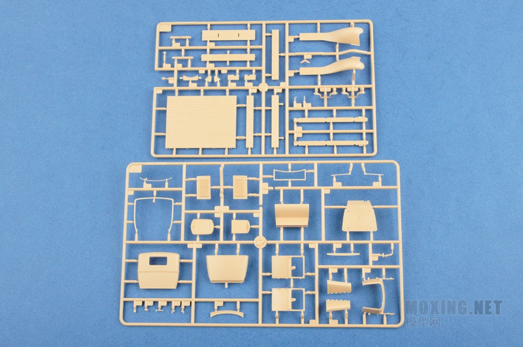 小号手新品-1/35苏联GAZ-AAA卡车(83837)
