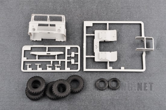 小号手新品-1/35俄罗斯 嘎斯 66运输卡车搭载ZU-23-2高炮(01017)
