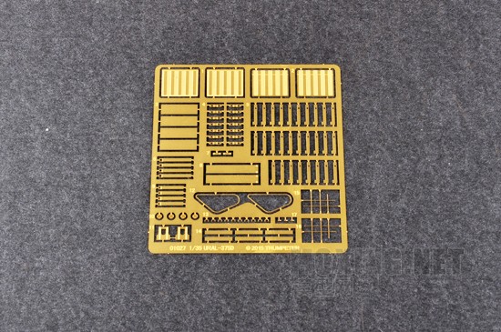 小号手新品-1/35俄罗斯URAL-375D军用卡车(01027)