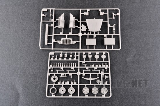 小号手新品-1/35俄罗斯URAL-375D军用卡车(01027)