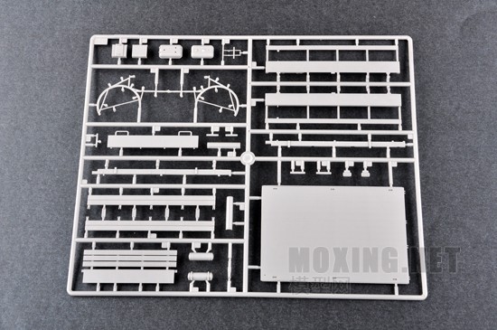 小号手新品-1/35俄罗斯URAL-375D军用卡车(01027)