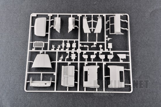 小号手新品-1/35俄罗斯URAL-375D军用卡车(01027)