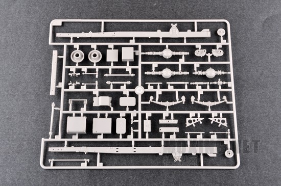 小号手新品-1/35俄罗斯URAL-375D军用卡车(01027)