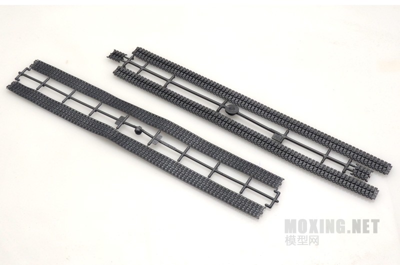 伊达雷利新品-1/35美国M4A3E8"谢尔曼"(狂怒版)(6529)