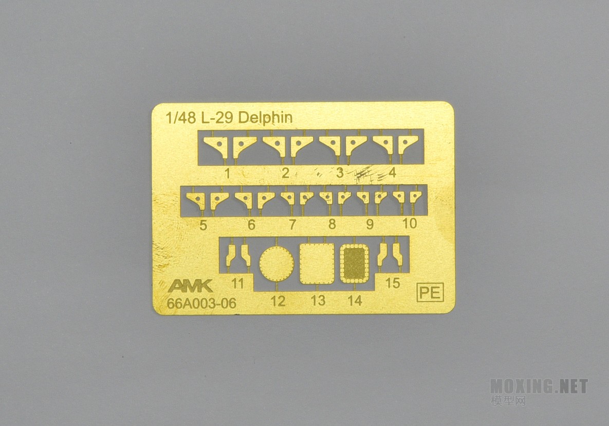 [模型网评测]AMK-1/48捷克L-29海豚教练机(88002)