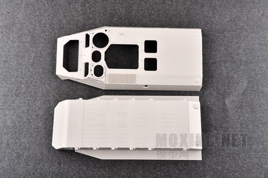 小号手新品-1/35俄罗斯MT-LB装甲运输车(05596)