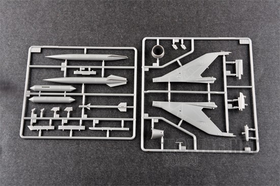 小号手新品-1/48中国歼-7GB表演机(02862)