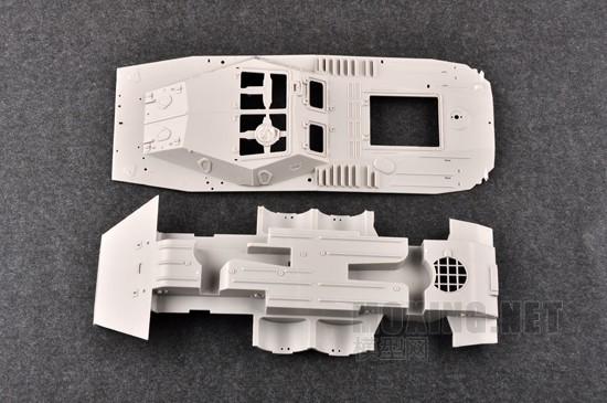 小号手新品-1/35俄罗斯BRDM-1侦察车(05596)
