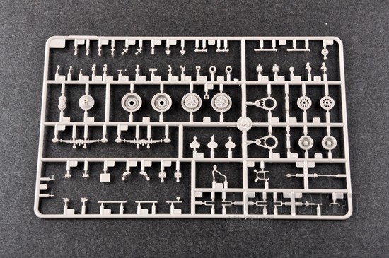 小号手新品-1/35俄罗斯BRDM-1侦察车(05596)