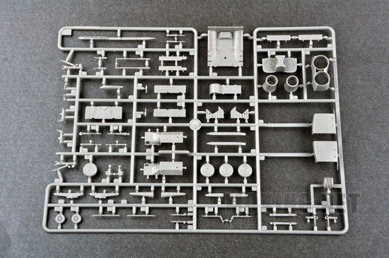 小号手新品-1/72俄罗斯苏-24M“击剑手”战斗轰炸机(01673)