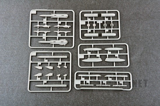 小号手新品-1/72俄罗斯苏-24M“击剑手”战斗轰炸机(01673)