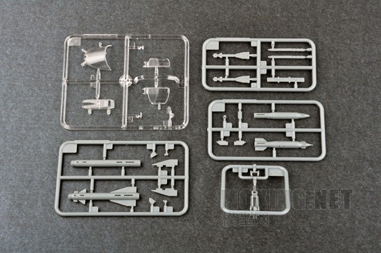 小号手新品-1/72俄罗斯苏-24M“击剑手”战斗轰炸机(01673)