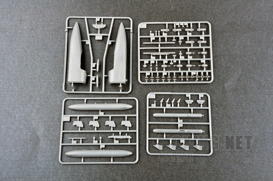 小号手新品-1/72俄罗斯苏-24M“击剑手”战斗轰炸机(01673)