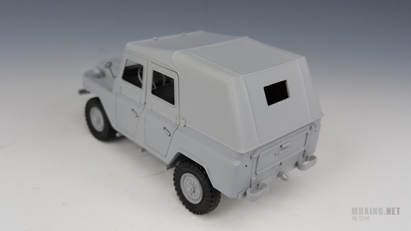 [模型网评测]小号手-1/35中国63式火箭炮&212型军用北京吉普车(02320)