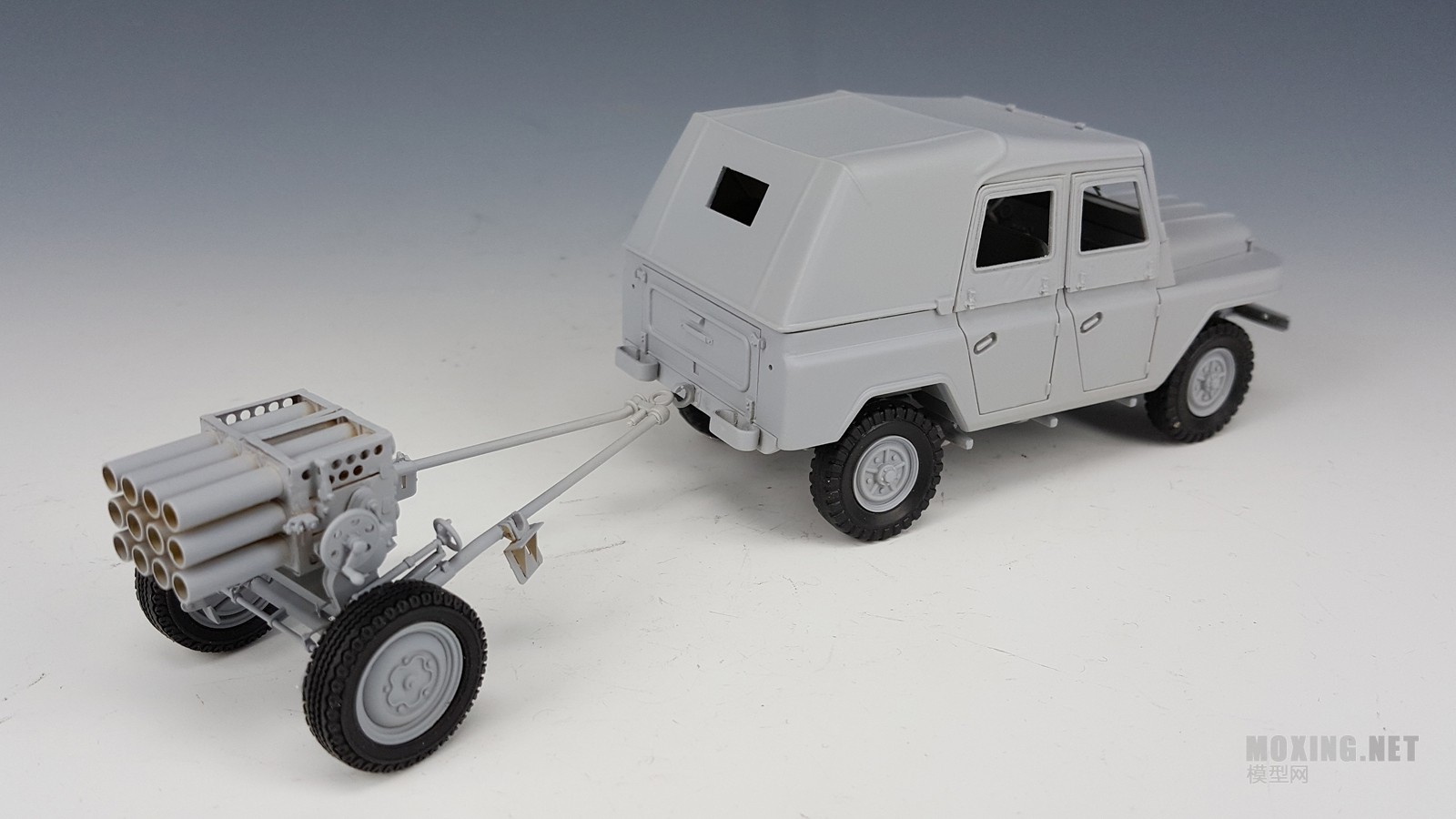 [模型网评测]小号手-1/35中国63式火箭炮&212型军用北京吉普车(02320)