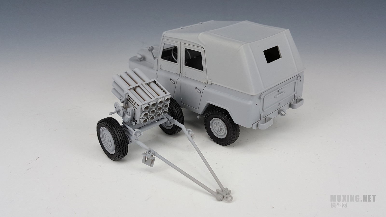 [模型网评测]小号手-1/35中国63式火箭炮&212型军用北京吉普车(02320)