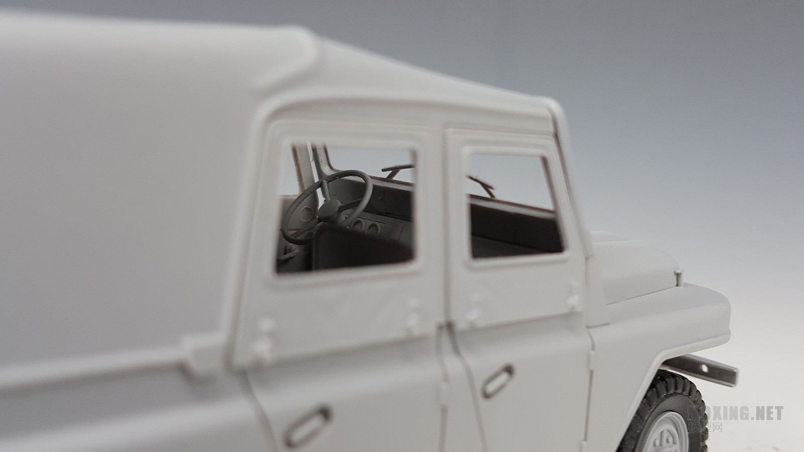 [模型网评测]小号手-1/35中国63式火箭炮&212型军用北京吉普车(02320)