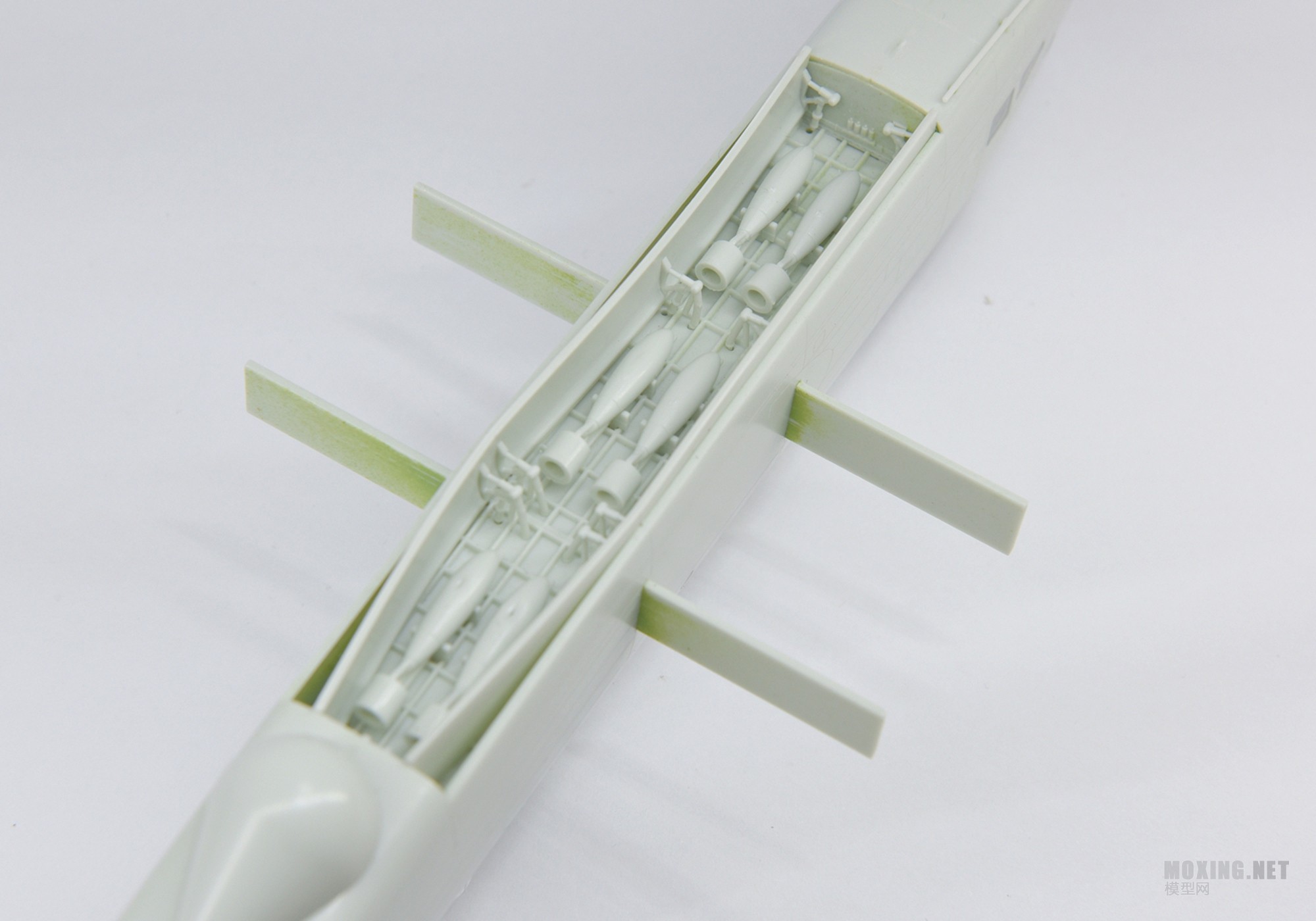[模型网评测]威望-1/72英国哈利法克斯B MK.III轰炸机(04936)