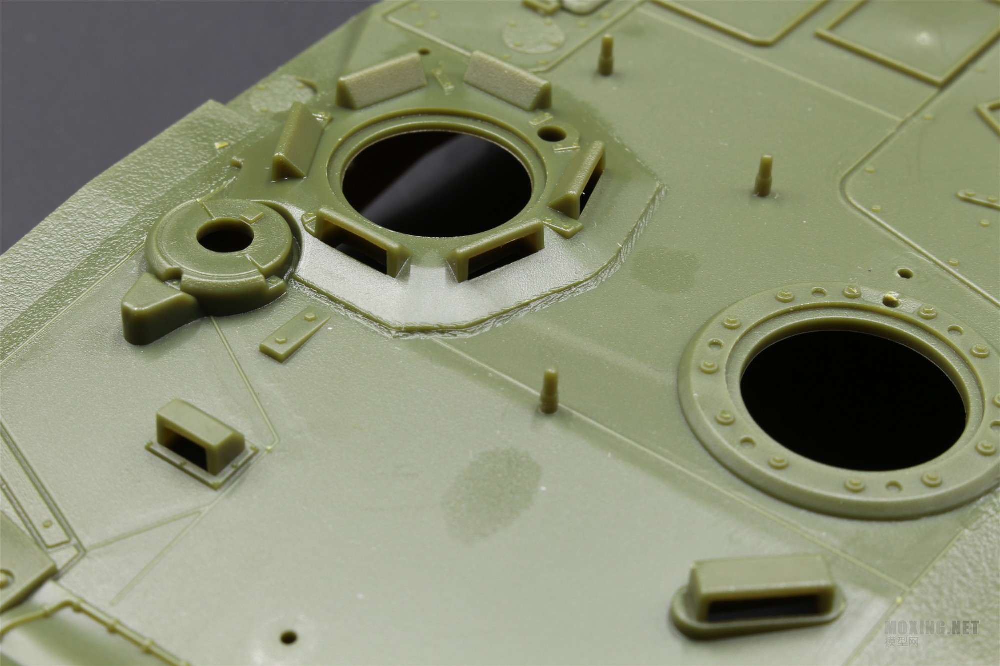 [模型网评测]HOBBYBOSS-1/35豹2A4M CAN(加拿大)主战坦克(83867)
