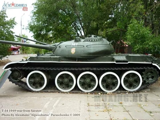 模型网评测]TAKOM(三花)-1/35俄罗斯T-54B主战坦克(2055)-实车