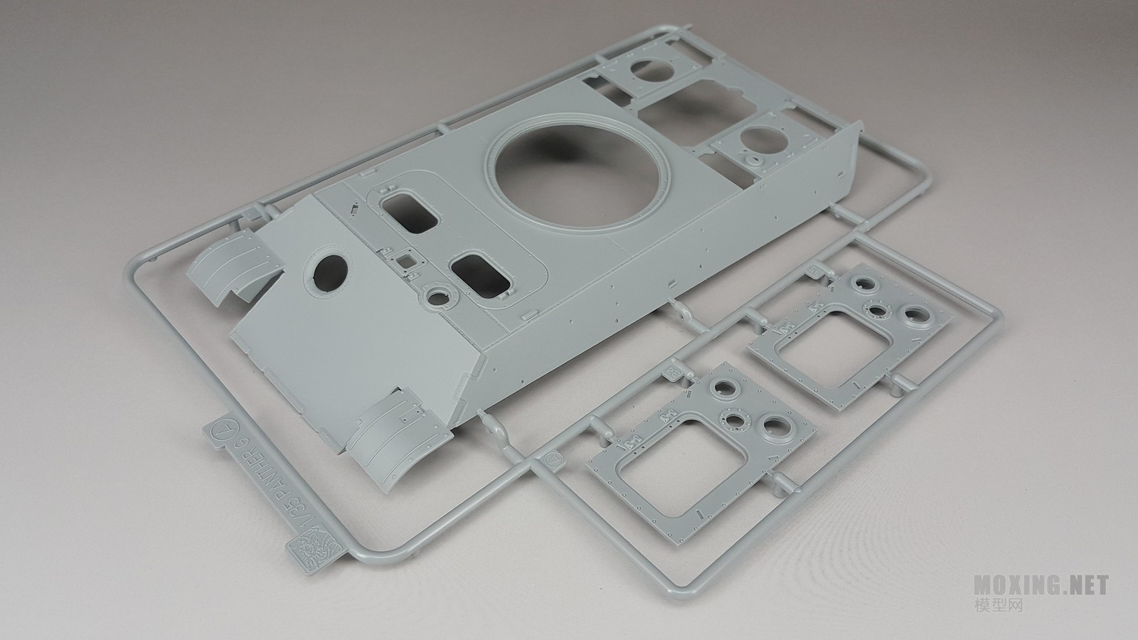 [模型网评测]威龙-1/35德国黑豹F型中型坦克(6403)