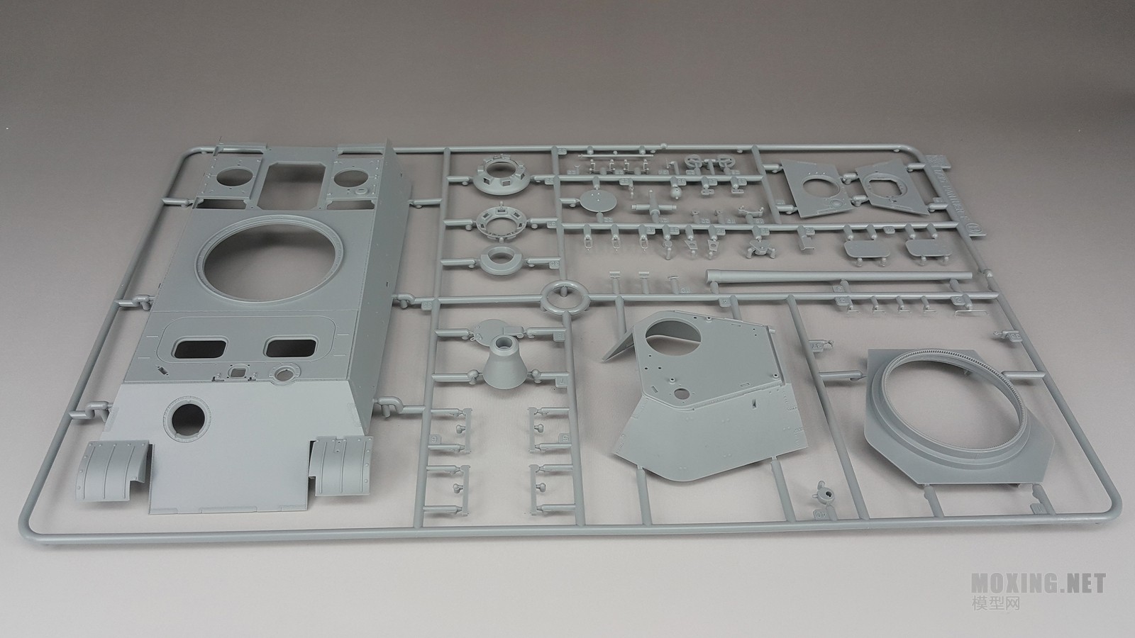 [模型网评测]威龙-1/35德国黑豹F型中型坦克(6403)
