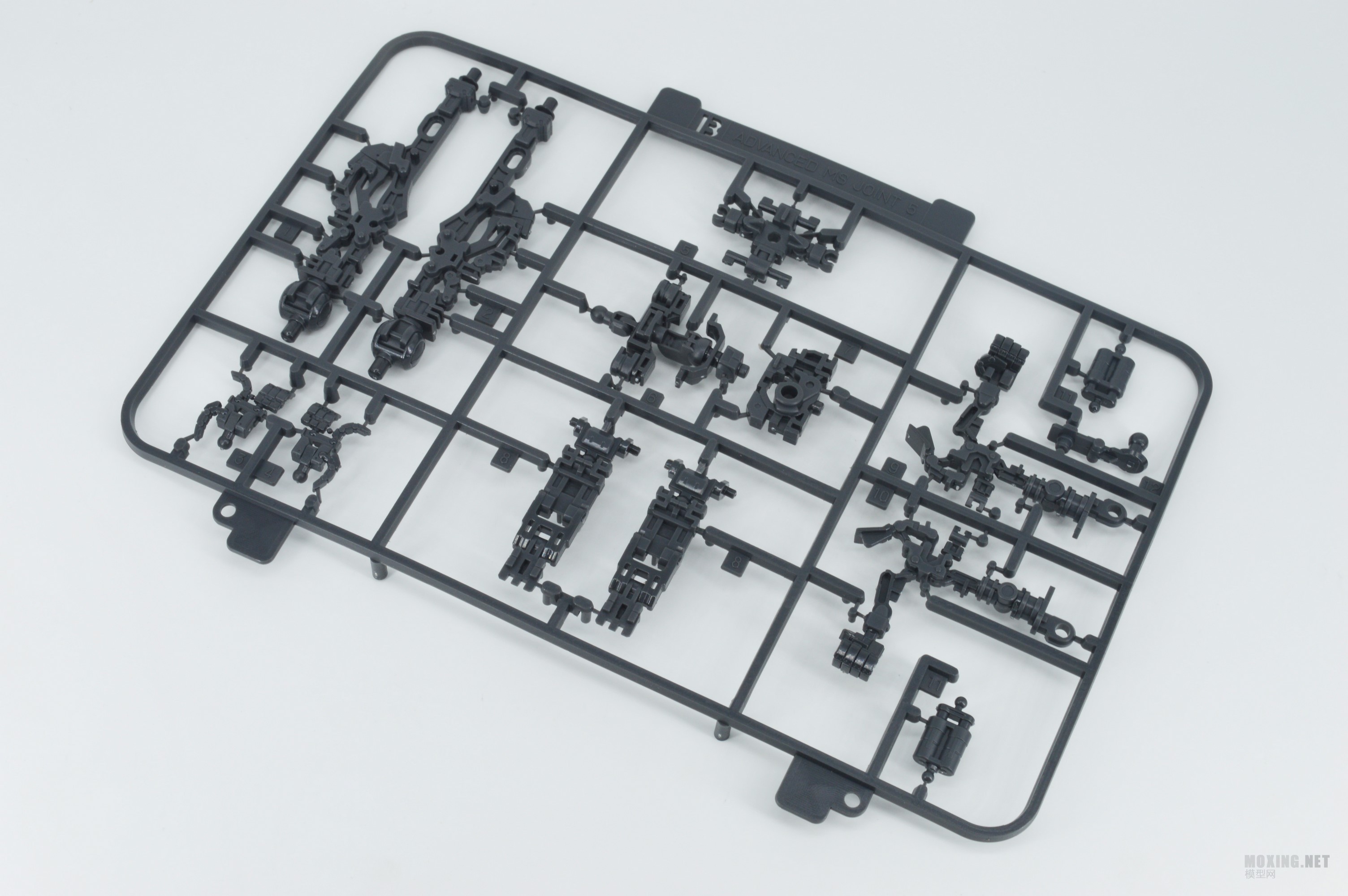 [ģ]-1/144 RG MSN-06S °(Sinanju)