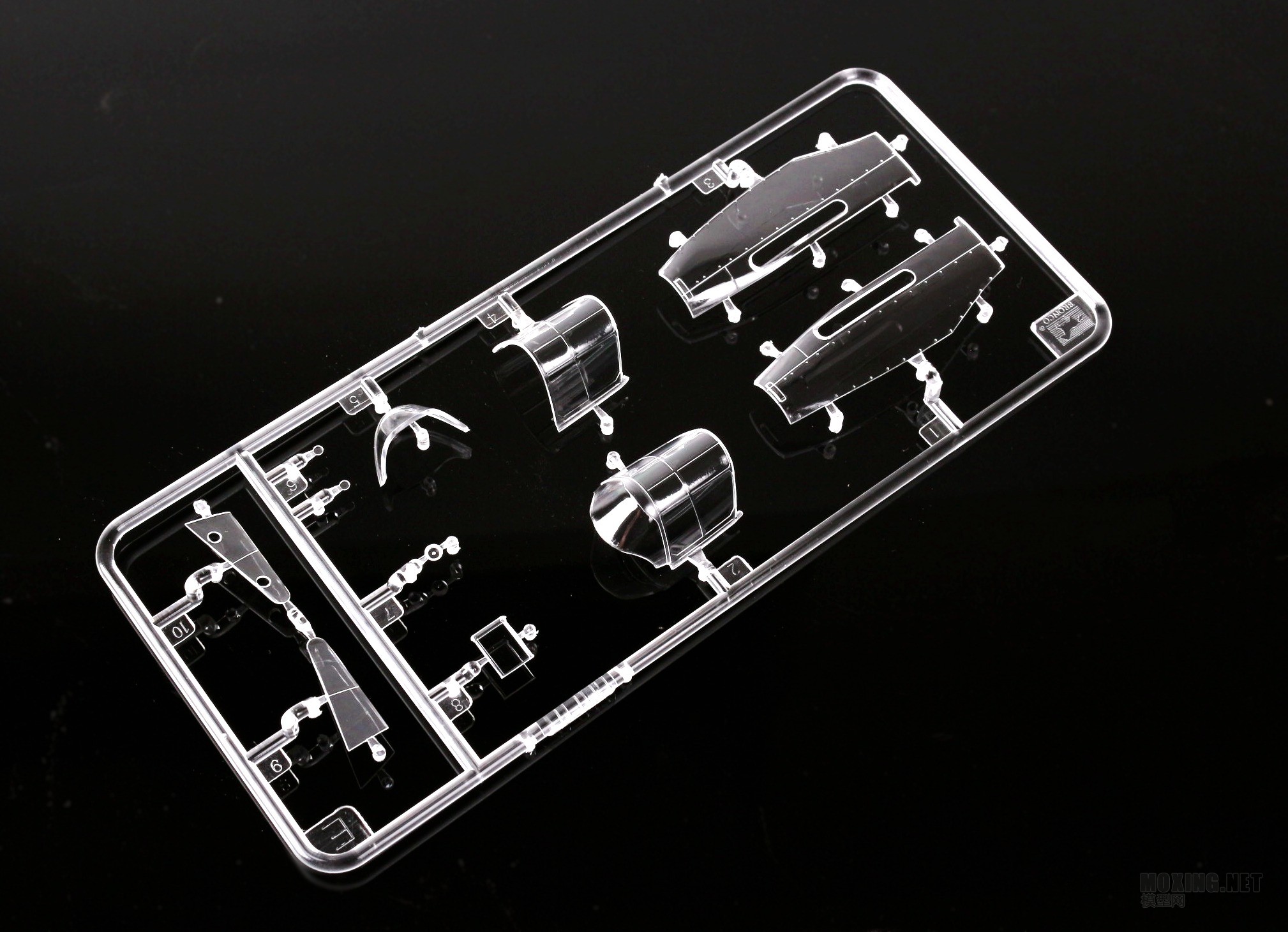[模型网评测]威骏-1/48寇蒂斯 战斧 MK.IIB战斗机(英联邦空军)(FB4007)