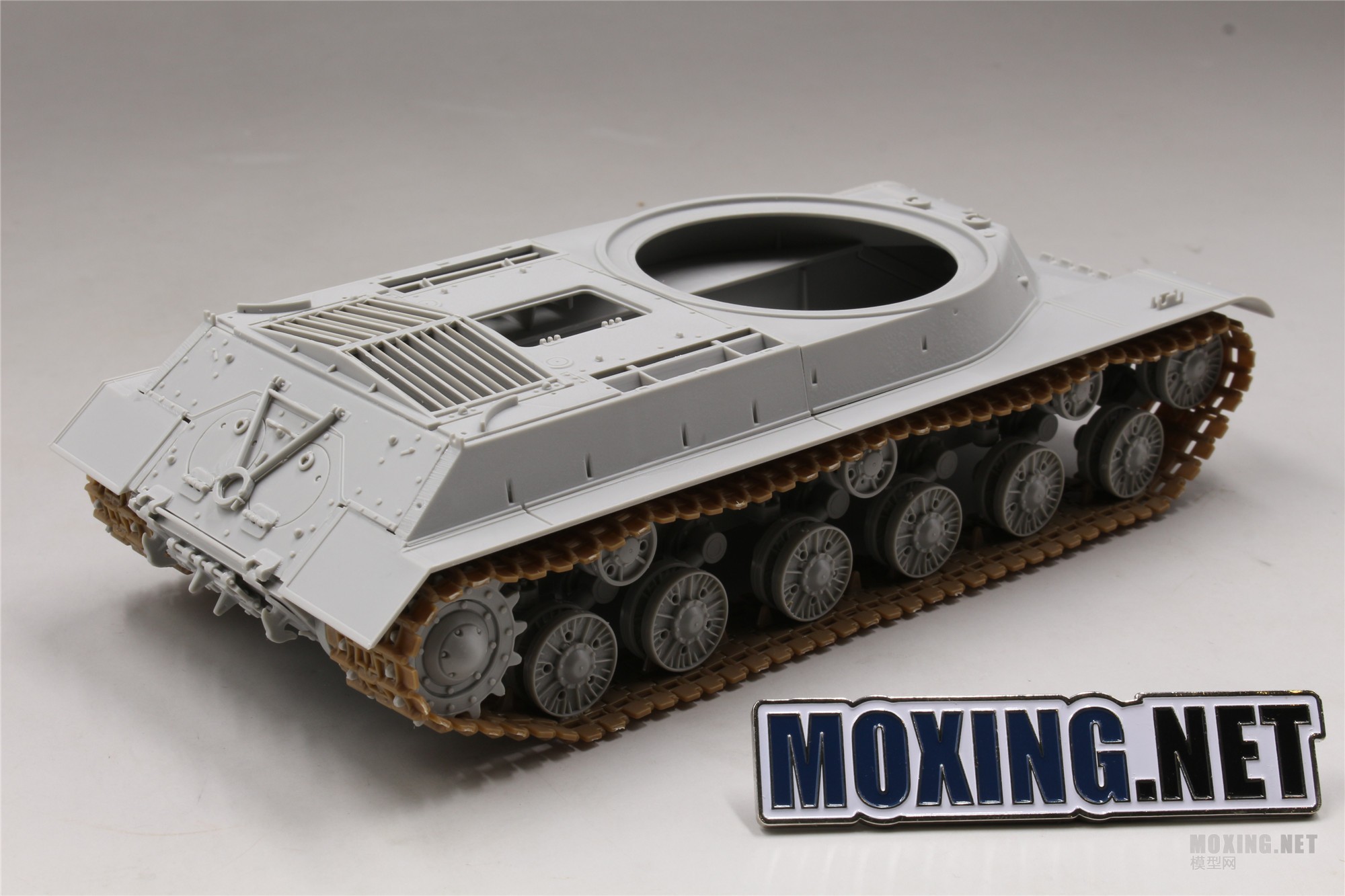 [模型网评测]小号手-1/35苏联JS-2重型坦克(05588)