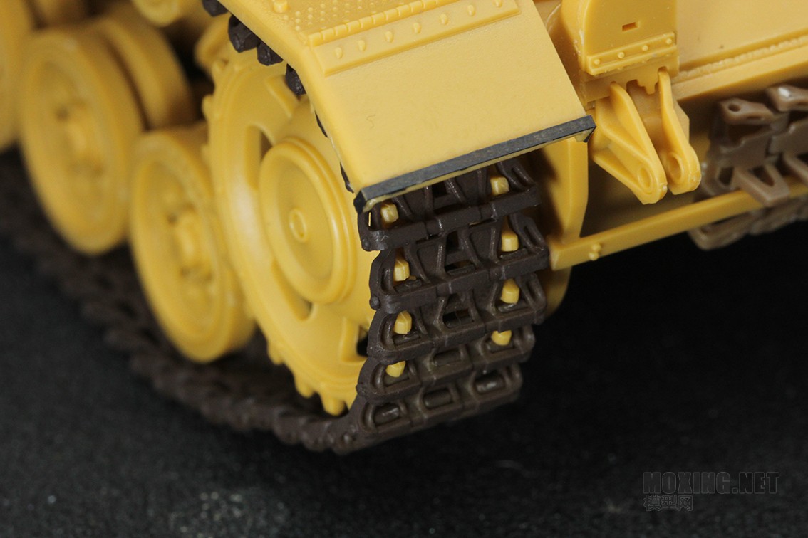 [模型网评测]威骏-1/35德国三号突击炮D型北非战场(CB35117)