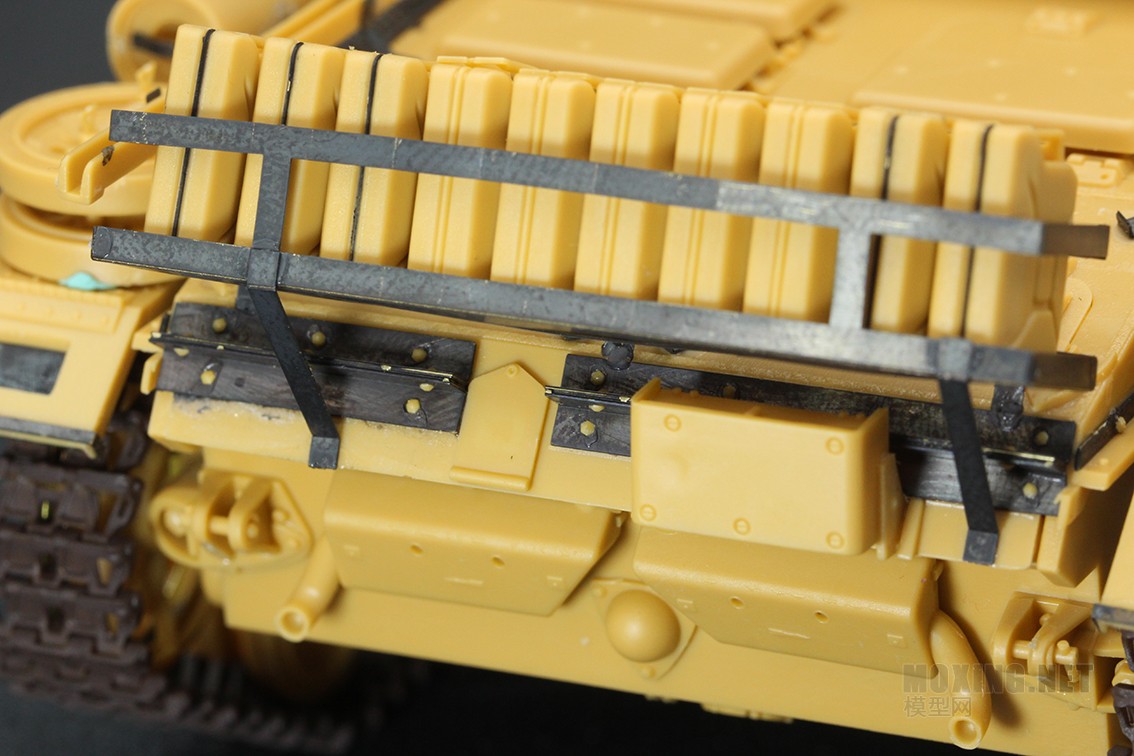 [模型网评测]威骏-1/35德国三号突击炮D型北非战场(CB35117)