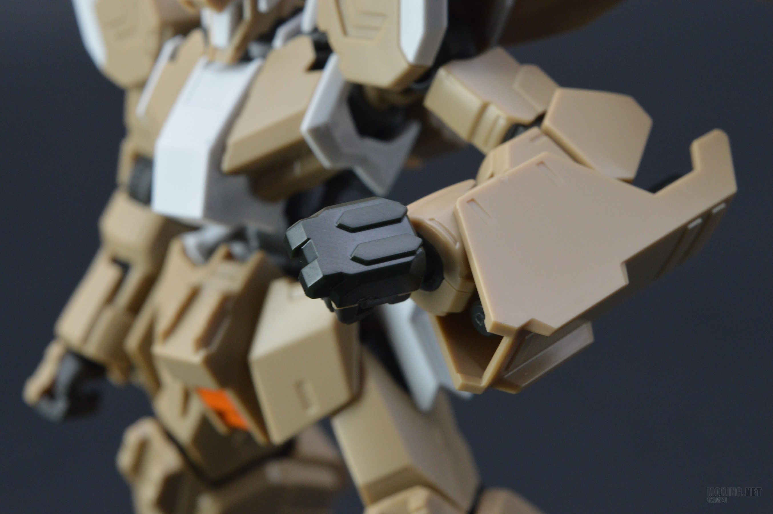 [模型网评测]万代-1/144 HG IBO(铁血)-高达古辛深度重锻型