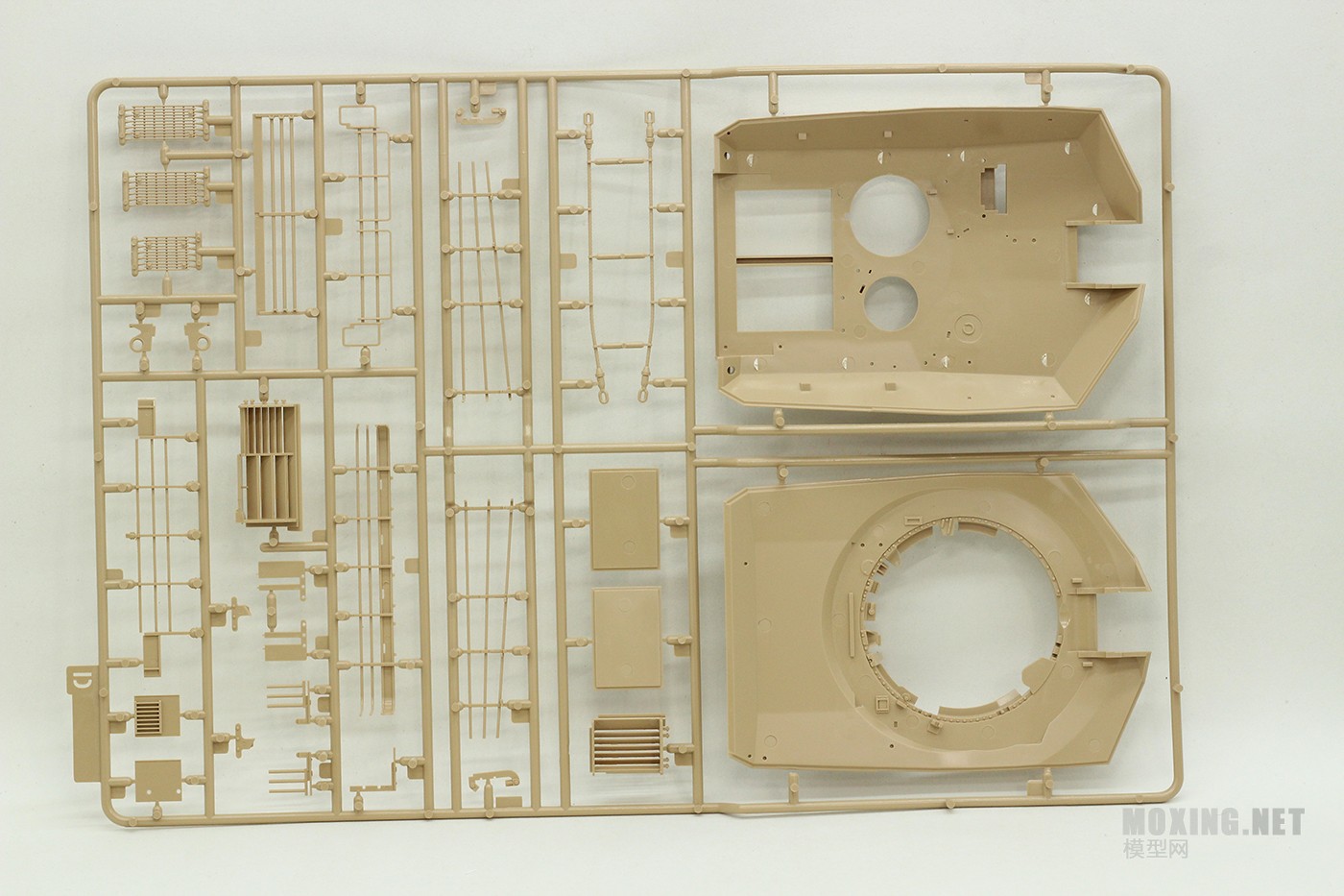 [模型网评测]RFM(麦田)-1/35美国M1A1/A2主战坦克(全内构二合一)(RM-5007)