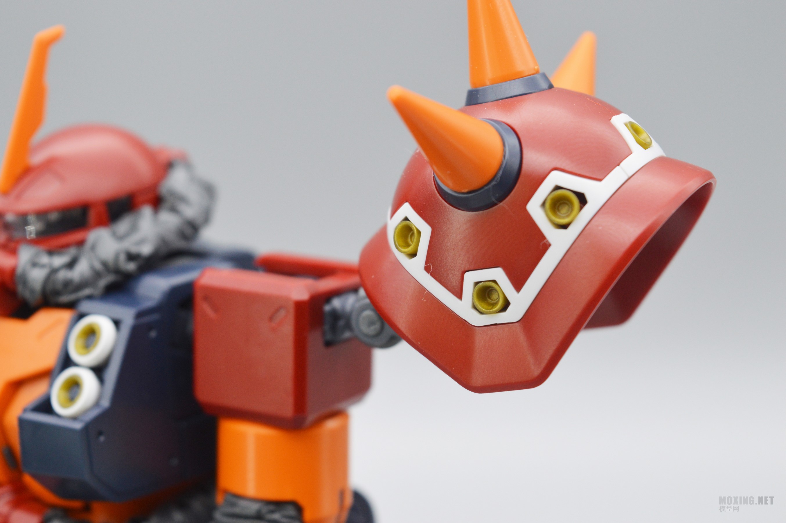 [模型网评测]万代-1/100 MG 精神力扎古ka版(Psyco ZaKu Ver.Ka)