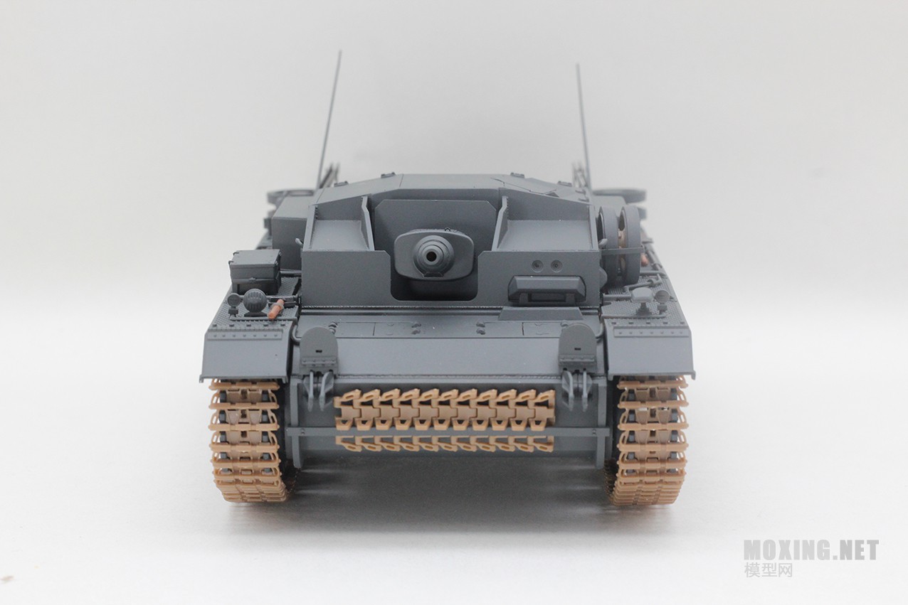 威骏(CB35119)-1/35德国三号突击炮E型(东线战场1942)